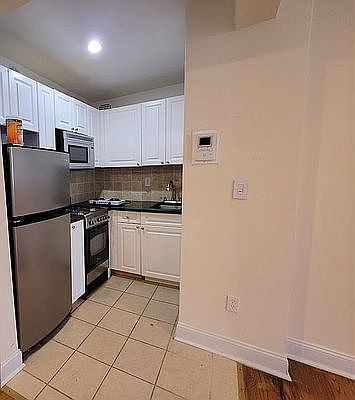 4th image of 135 E 17th St #6X