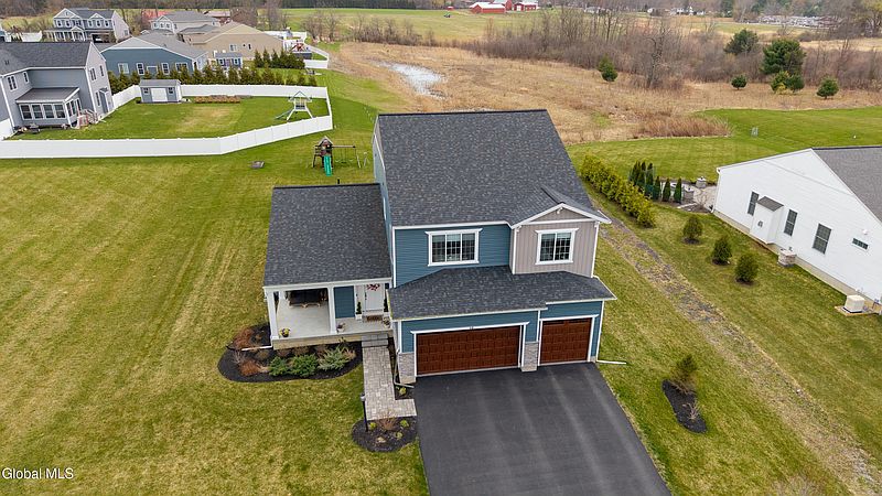 3rd image of 10 Penfield Drive