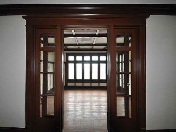 Entry into dining room 