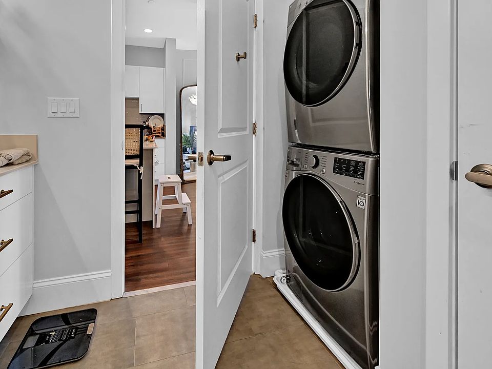1st image of 215 Maverick St #302B