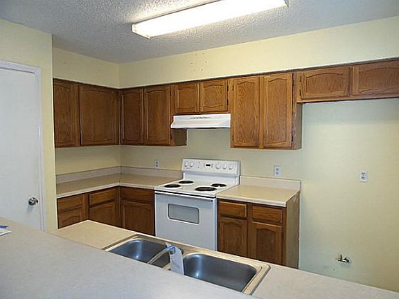 4th image of 6801 S Creek Dr