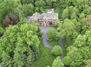 565 Barnes Rd, Saint Louis, MO 63124