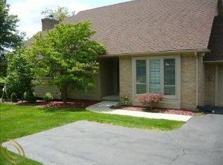 4774 Pine Eagles Dr, Brighton, MI
