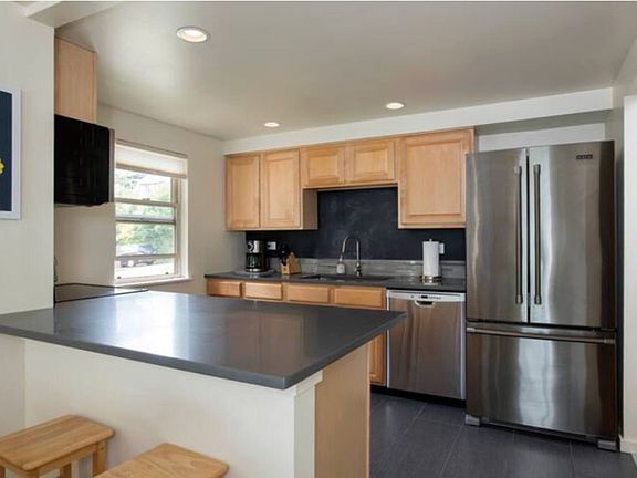 5th image of 802 NW 75th St