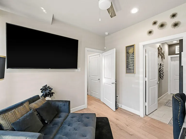 3314 Hutchins St — Photo 5