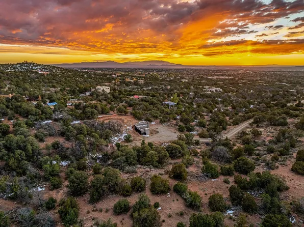 5001A Old Santa Fe Trl, Santa Fe, NM 87505