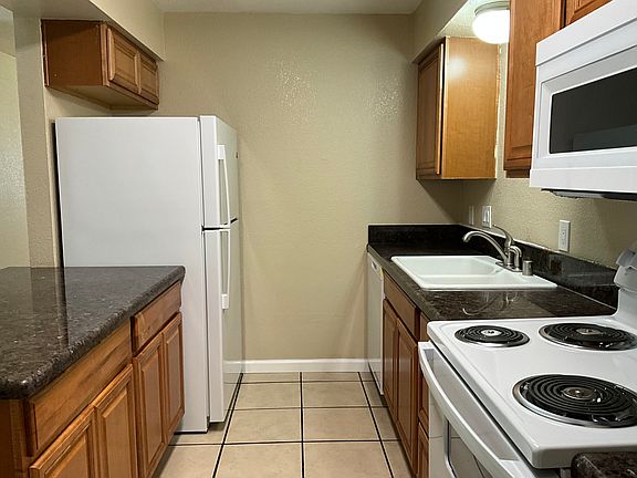 5th image of 9183 Tuolumne Dr