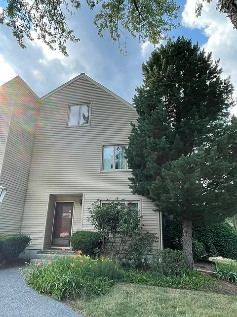 403 Great Rd #9