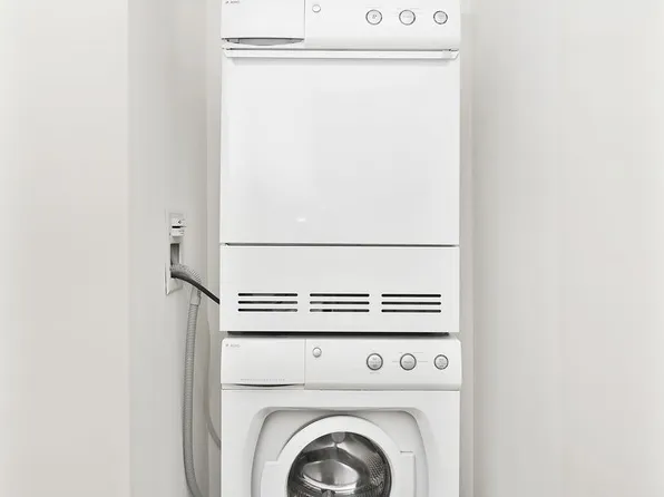 225 East 34th Street image 10 of 20