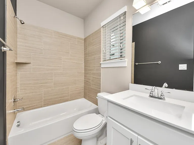 2704 Freund St — Photo 24
