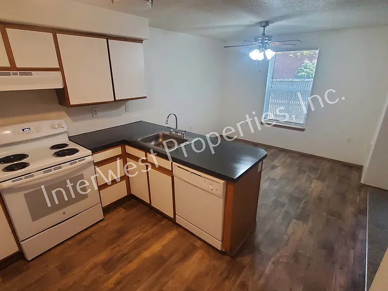 9931 NE Prescott St #13 — Photo 6