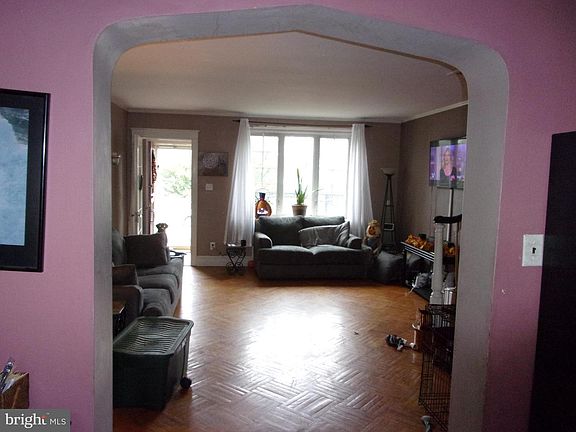 3rd image of 3224 Longshore Ave
