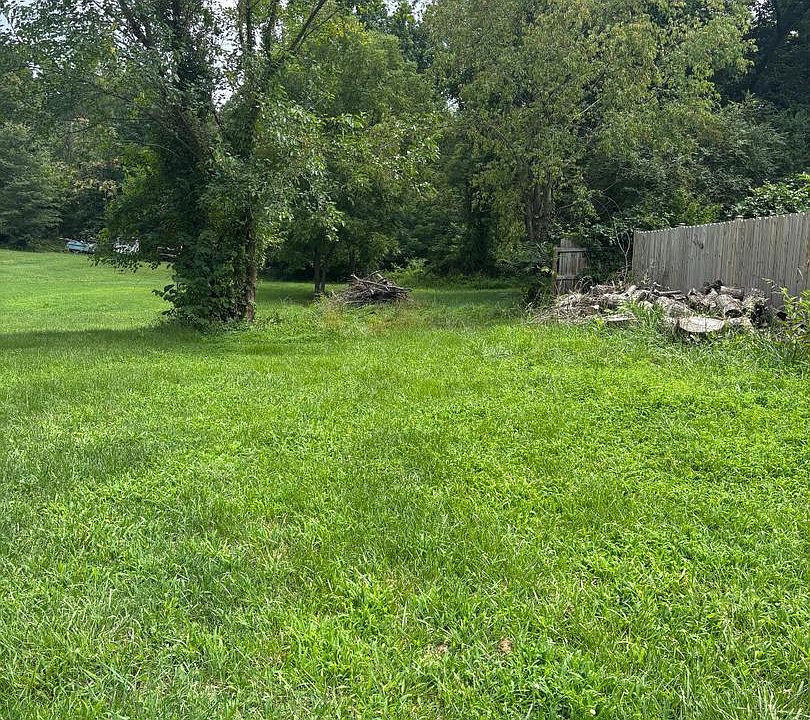 1st image of 406 Truslow Rd