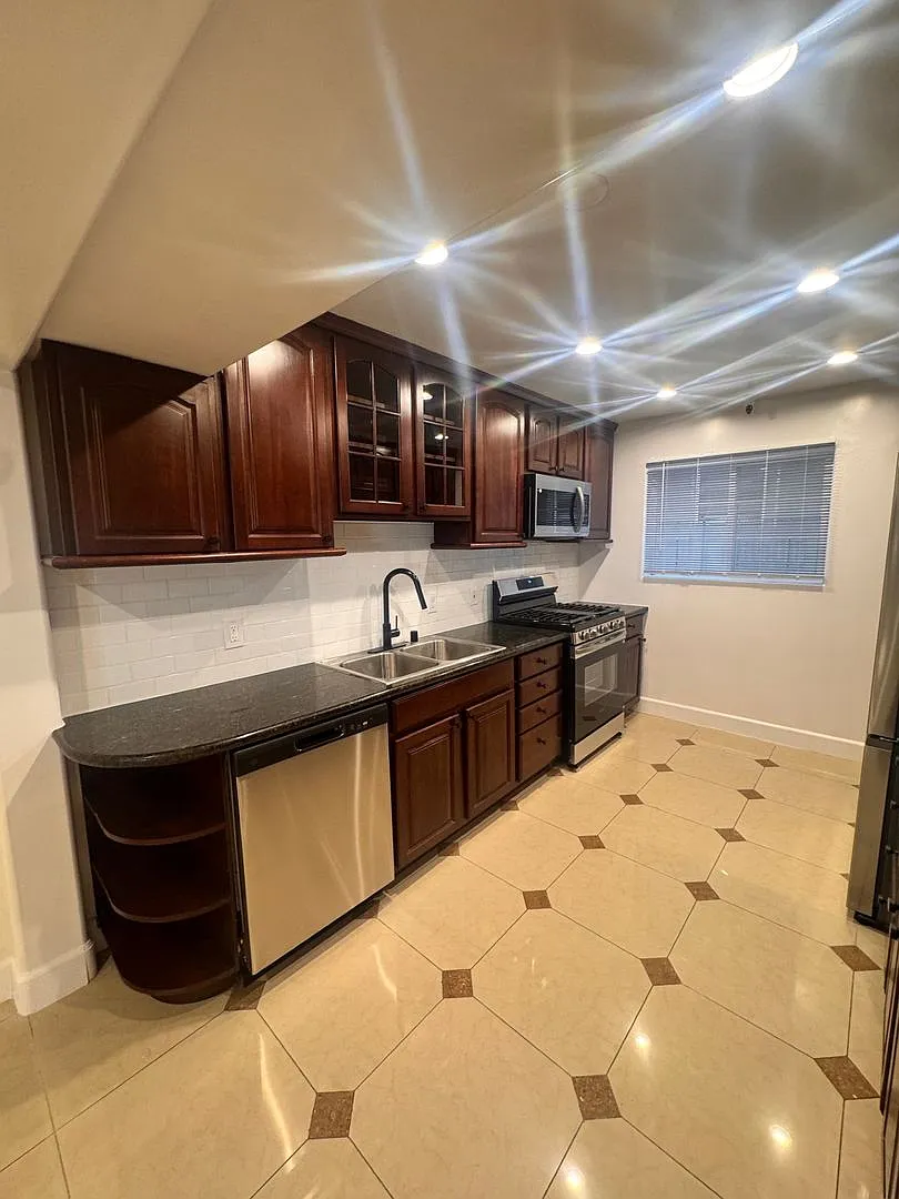3 bed, 1443 sqft, $4,353 — Photo 3