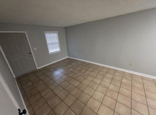 305 S Border St APT E, Benton, AR 72015