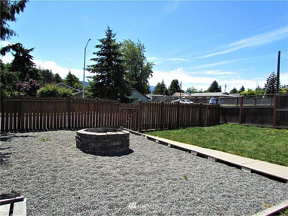 2nd image of 735 W 8th St