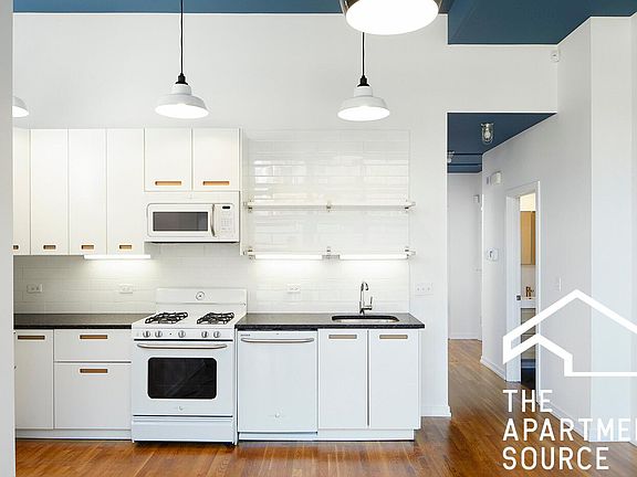 2nd image of 1221 W Gunnison St #1F