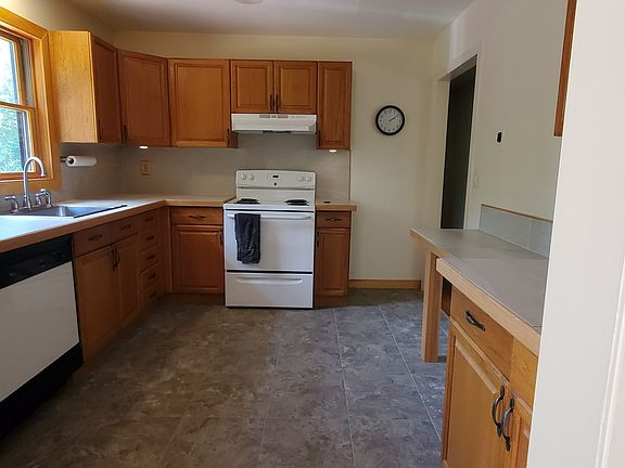 3rd image of 371 Fairwood Road