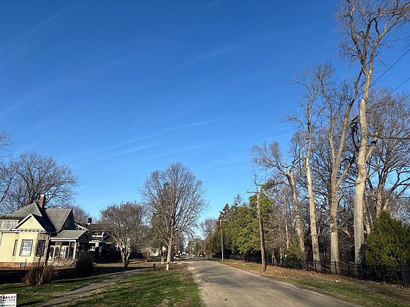 4th image of 325 NE 3rd St