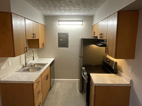4th image of 3875 Hillsboro Dr #E