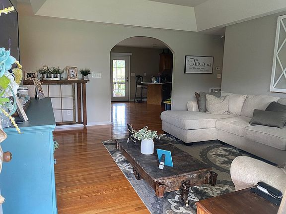 5th image of 18 Franklin Dr