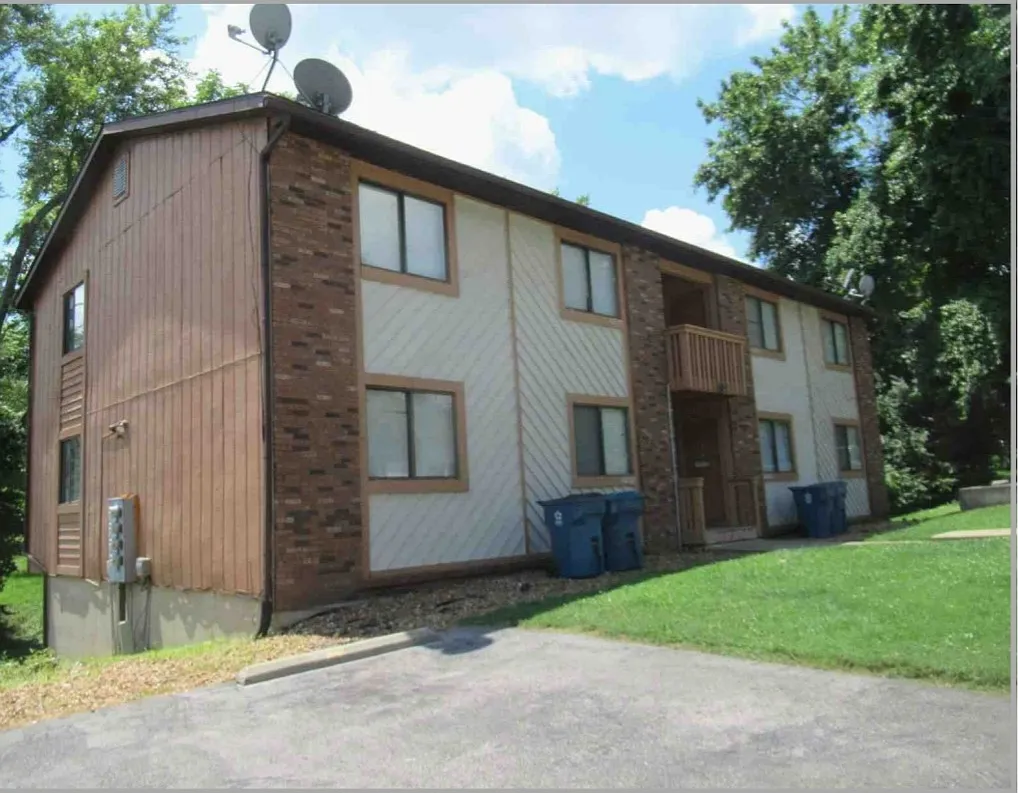 2 bed, 845 sqft, $1,075 — Photo 1