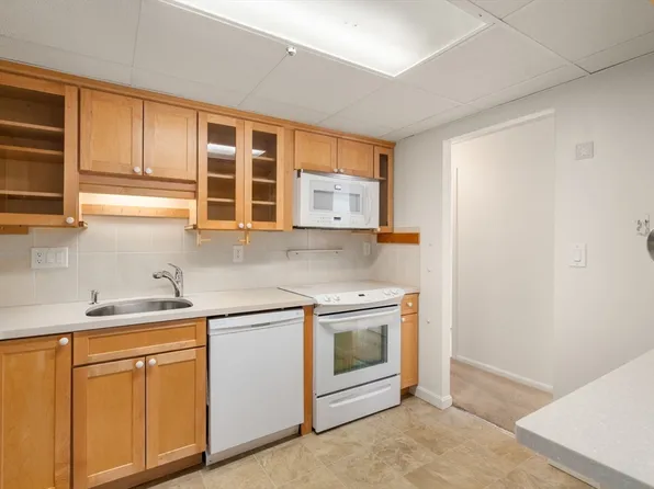 40 Bigelow Ave APT 23, Watertown, MA 02472