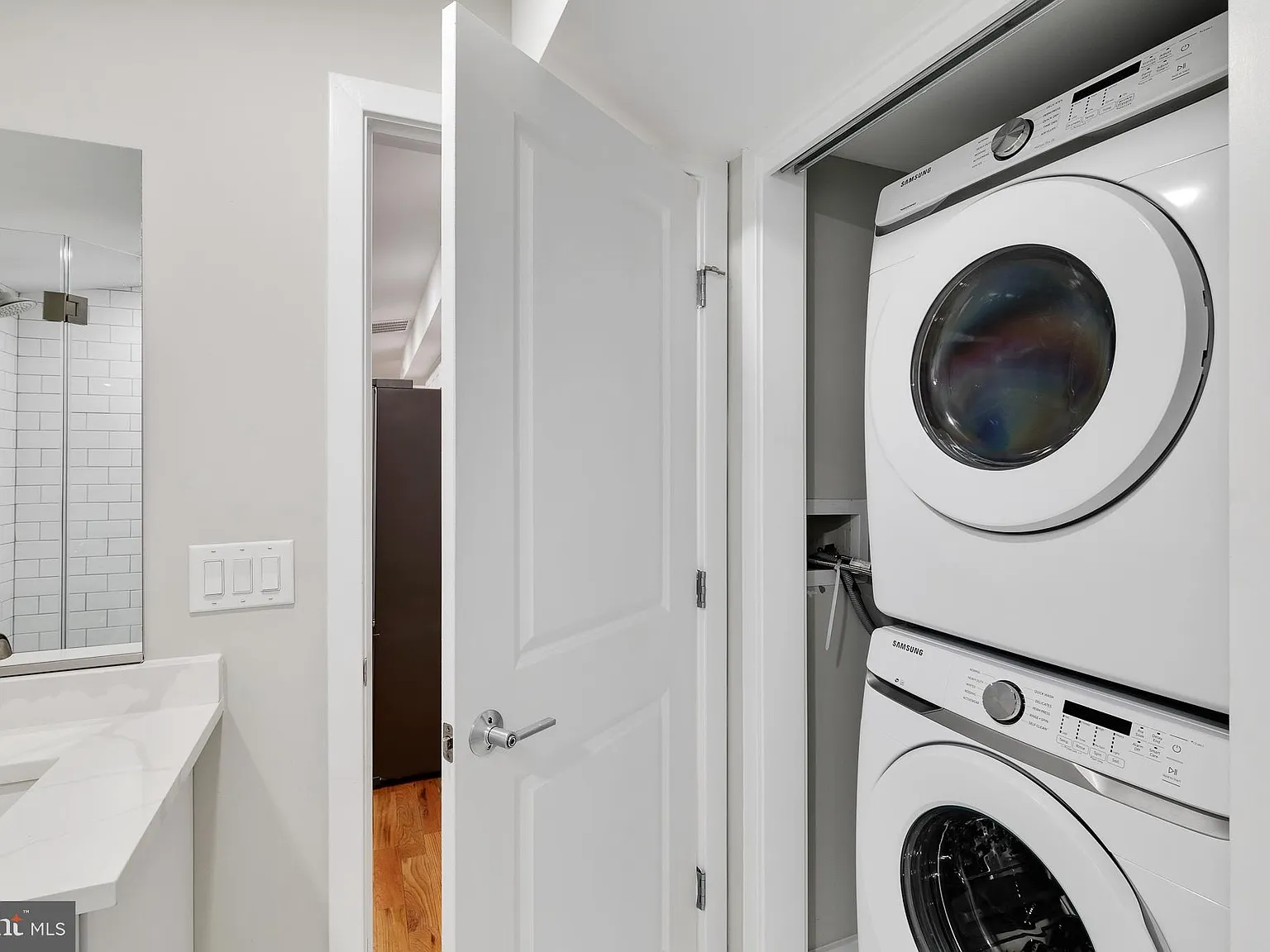 2 bed, 1.0 bath, 825 sqft, $1,600 — Photo 2
