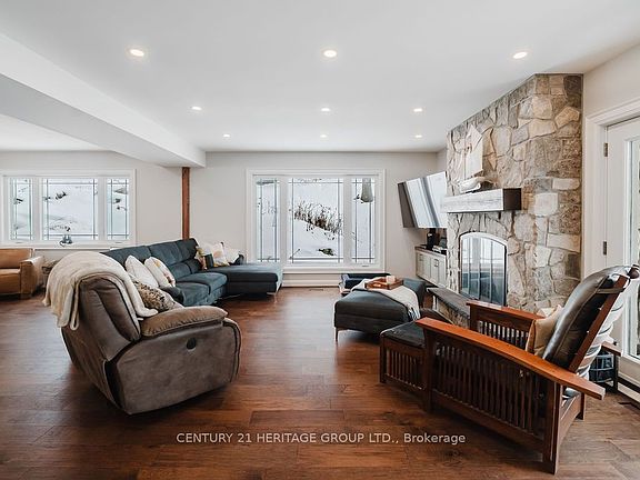 3rd image of 2816 Mount Albert Rd