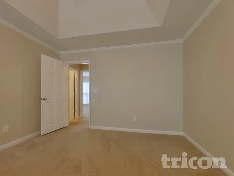 1619 Spring Hill Ct — Photo 6
