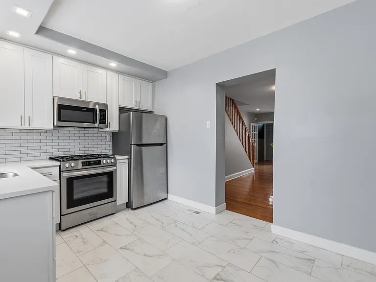 2340 S Hutchinson St — Photo 14