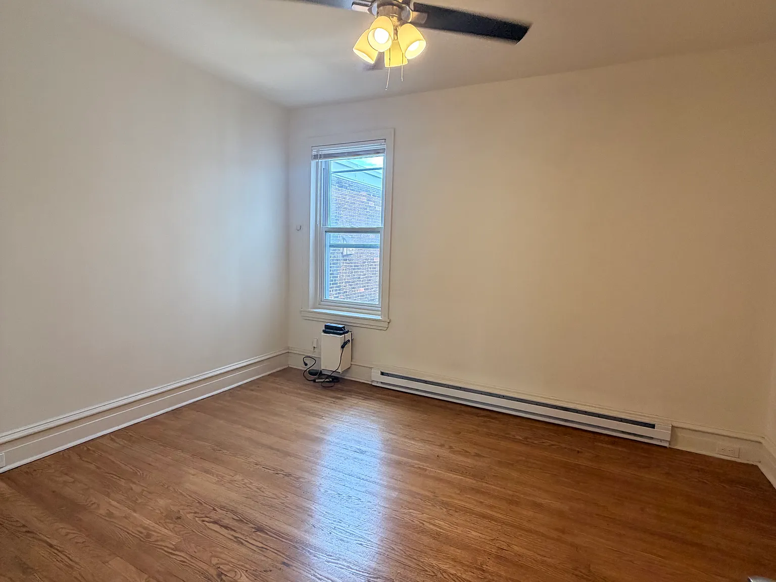 1 bed, 450 sqft, $1,300 — Photo 4