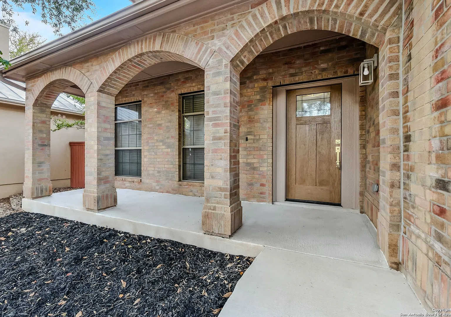 3Bed/2.5 Bath House Ready for Rent! — Photo 2