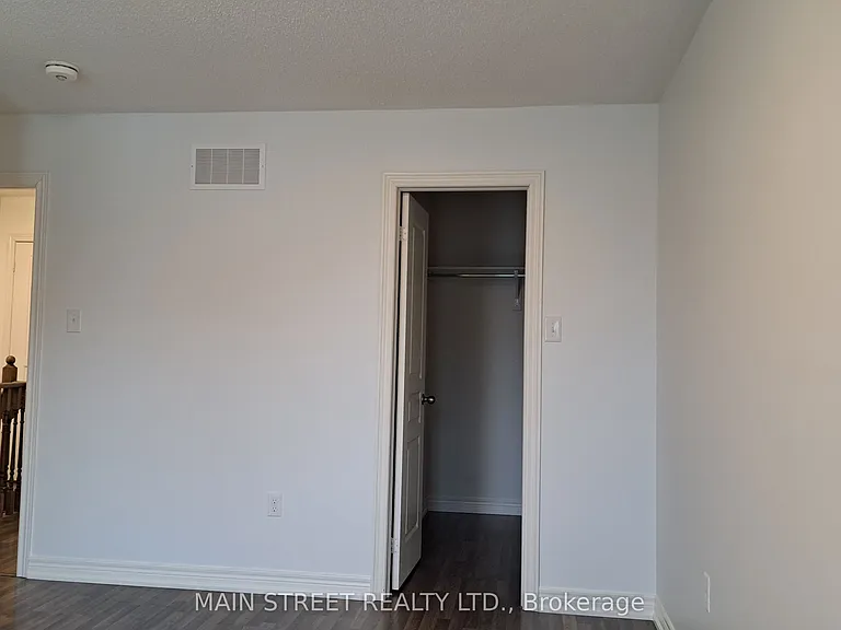 7 Roy Grove Way — Photo 32