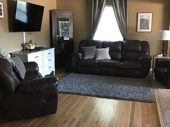 Living room, hardwood floors