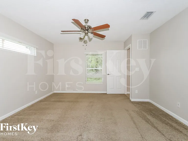 1943 SW Sunglow St — Photo 7