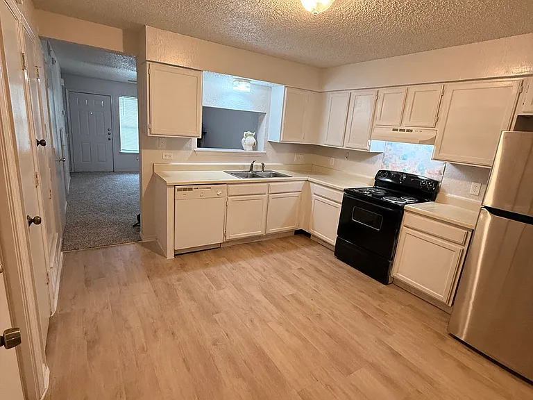 2109 W Walnut St #A — Photo 6