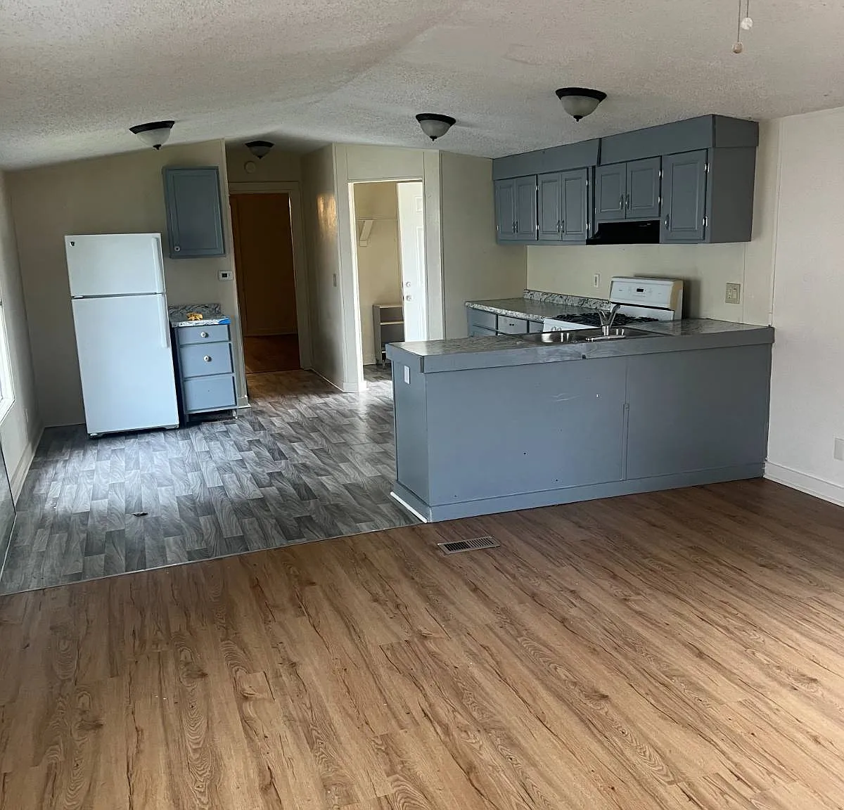 3 bed, 2.0 bath, $995 — Photo 2