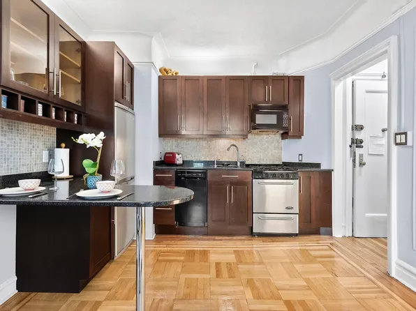 1-03 Minetta Street image 4 of 6