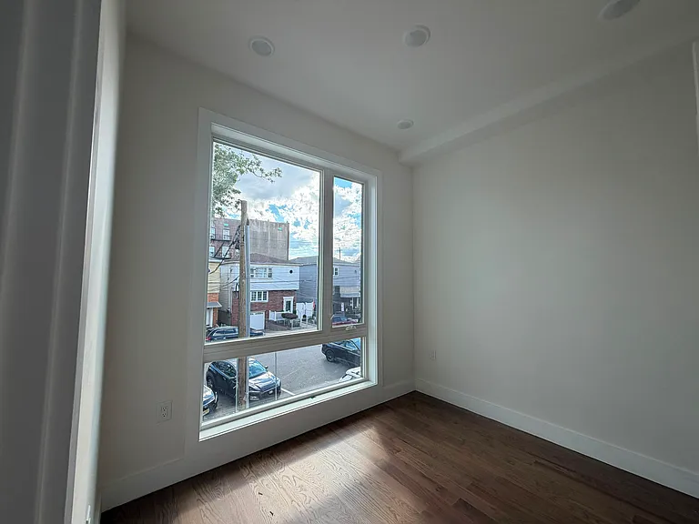 40 Lembeck Ave #21E — Photo 5