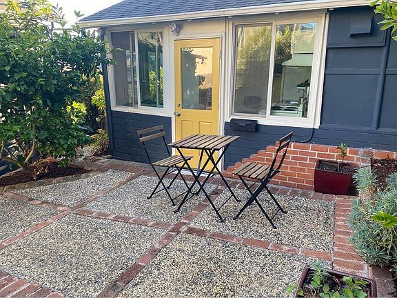 4th image of 2018 Lyon Ave #1