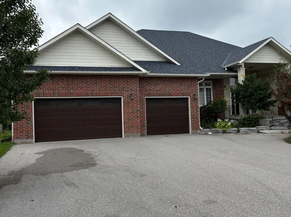 4 Blake St, East Gwillimbury, ON L0E 1R0