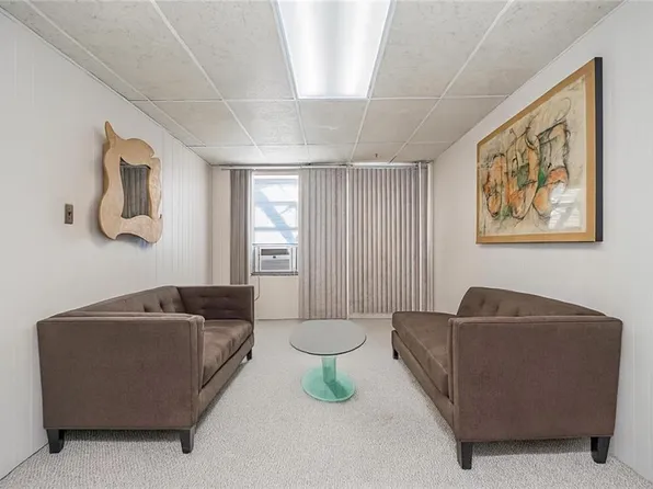 400 Lefferts Avenue image 10 of 40