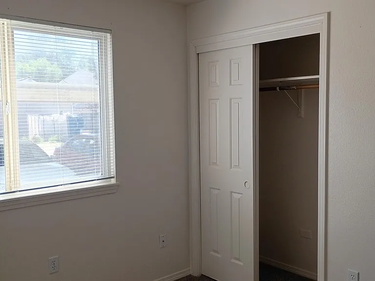 Mallard Cove Apartments — Photo 13