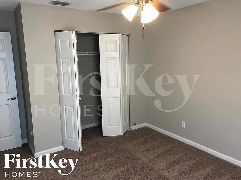 561 SE Brookside Ter — Photo 11
