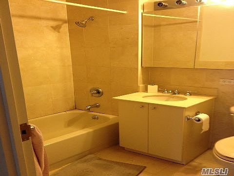 3rd image of 11624 Grosvenor Ln APT 18B