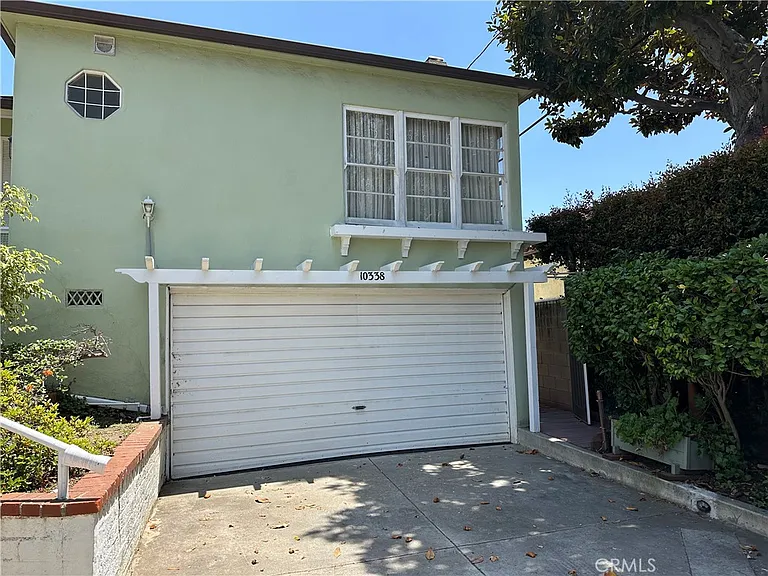 10338 Eastborne Ave — Photo 1