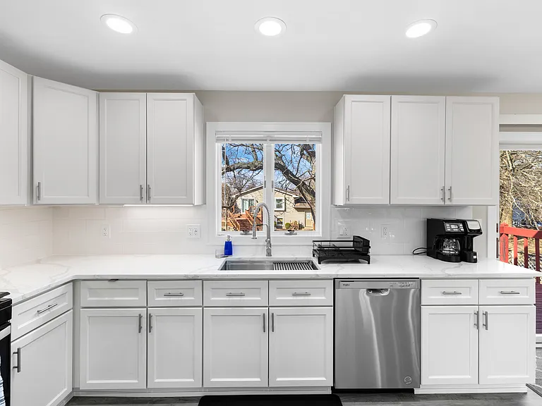 1239 Bunker St — Photo 35