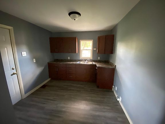 4th image of 601 W Columbia St