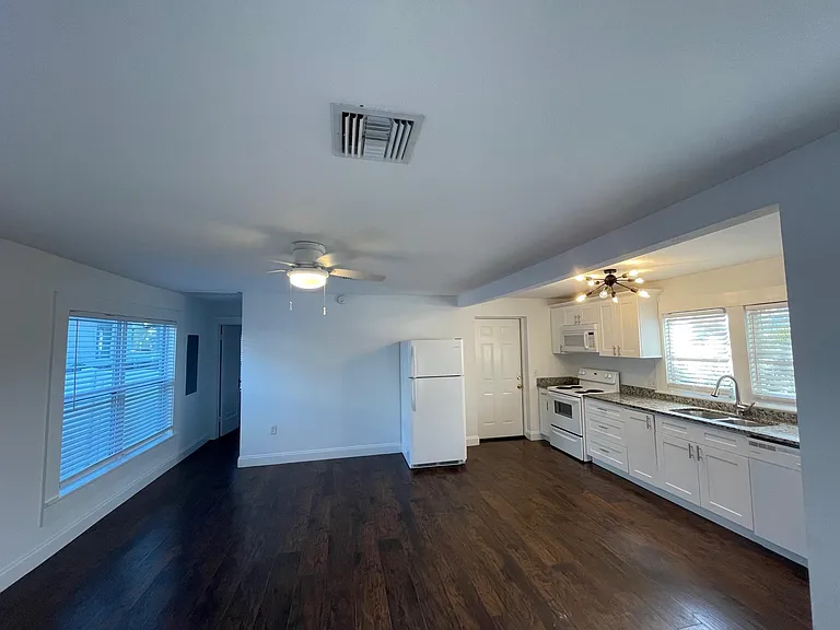 405 E Cayuga St — Photo 3